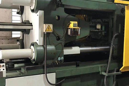 為何冷室壓鑄機壓鑄的配件中有銀紋?